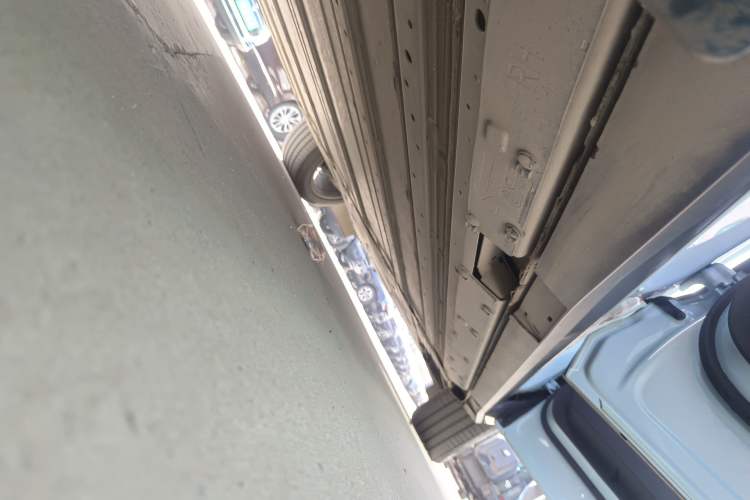 Used Cadillac OPTIQ 2024 Four-Wheel Drive Long-Range Version Right Side Sill
