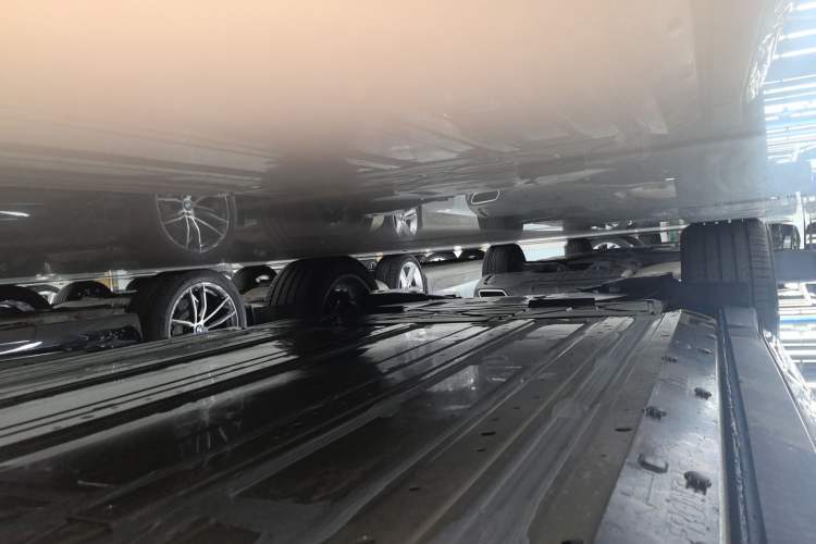 Used Cadillac OPTIQ 2024 Standard Range Version Right Side Sill