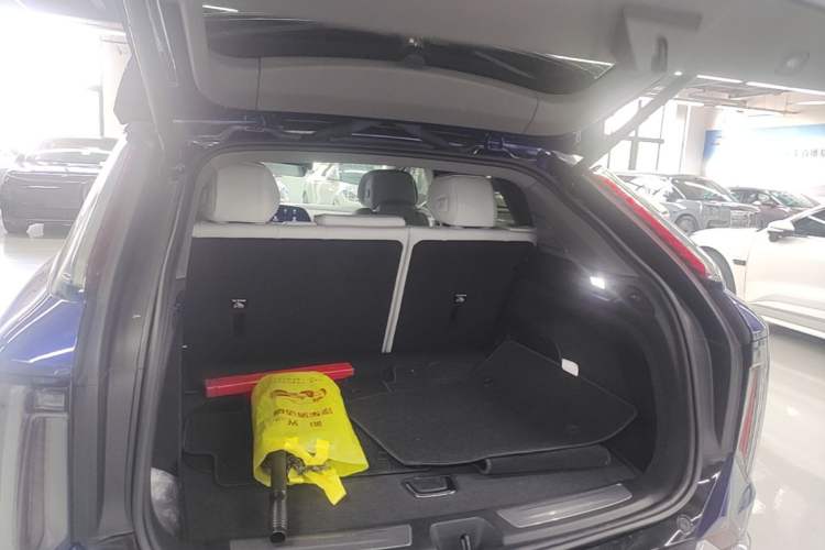 Used Cadillac OPTIQ 2024 Standard Range Version Trunk