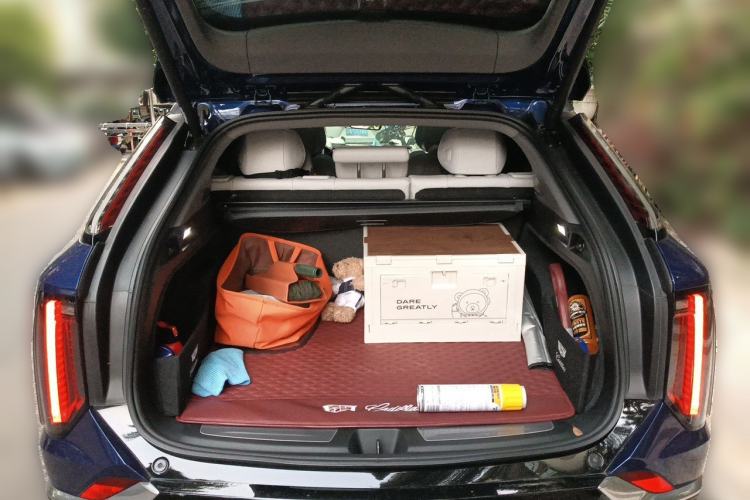 Used Cadillac OPTIQ 2024 Standard Range Version Trunk