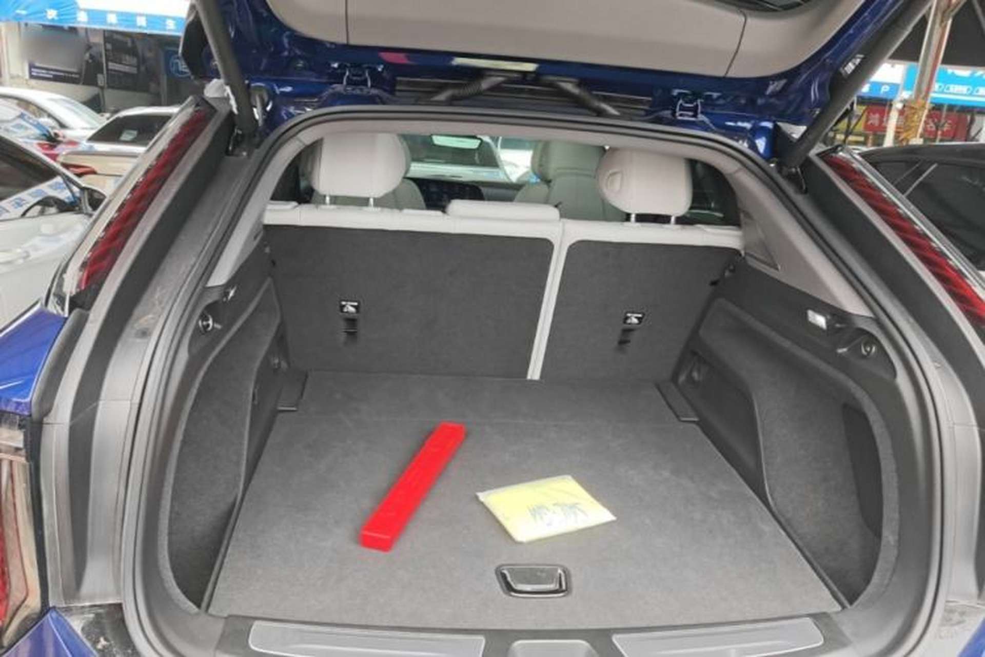 Used Cadillac OPTIQ 2024 Standard Range Version Trunk