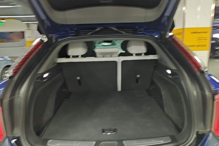 Used Cadillac OPTIQ 2024 Standard Range Version Trunk