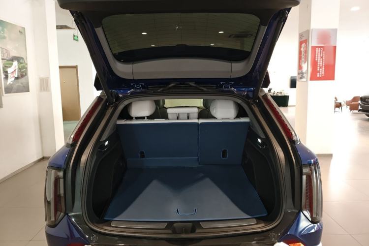 Used Cadillac OPTIQ 2024 Standard Range Version Trunk