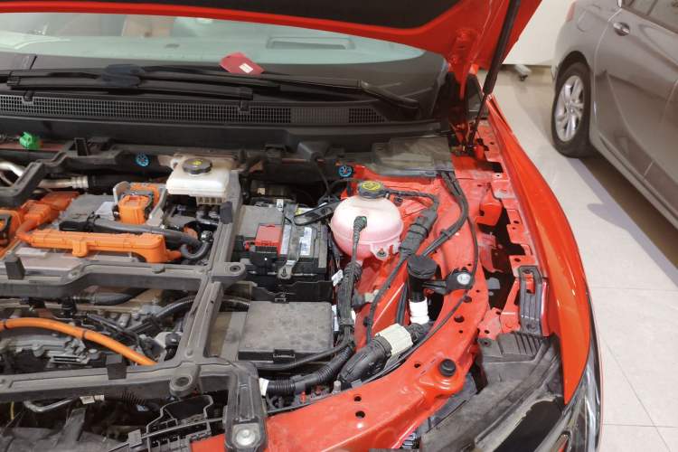 Used Cadillac OPTIQ 2024 Four-Wheel Drive Long-Range Version Engine Bay Left