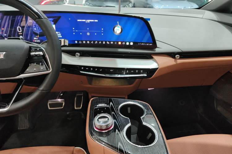 Used Cadillac OPTIQ 2024 Four-Wheel Drive Long-Range Version Audio And AC Panel
