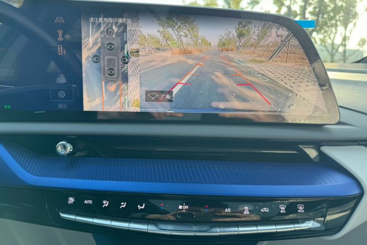 Used Cadillac OPTIQ 2024 Standard Range Version Audio And AC Panel