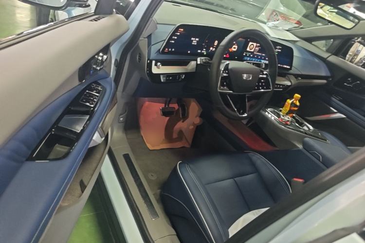 Used Cadillac OPTIQ 2024 Standard Range Version Driver Seat