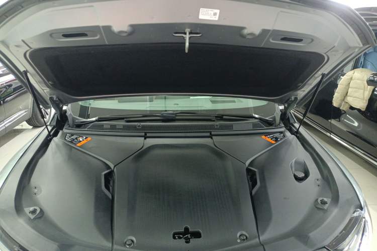 Used Cadillac OPTIQ 2024 Four-Wheel Drive Long-Range Version Engine Bay