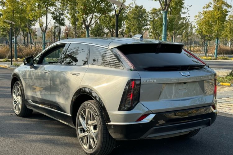Used Cadillac OPTIQ 2024 Standard Range Version Exterior 2
