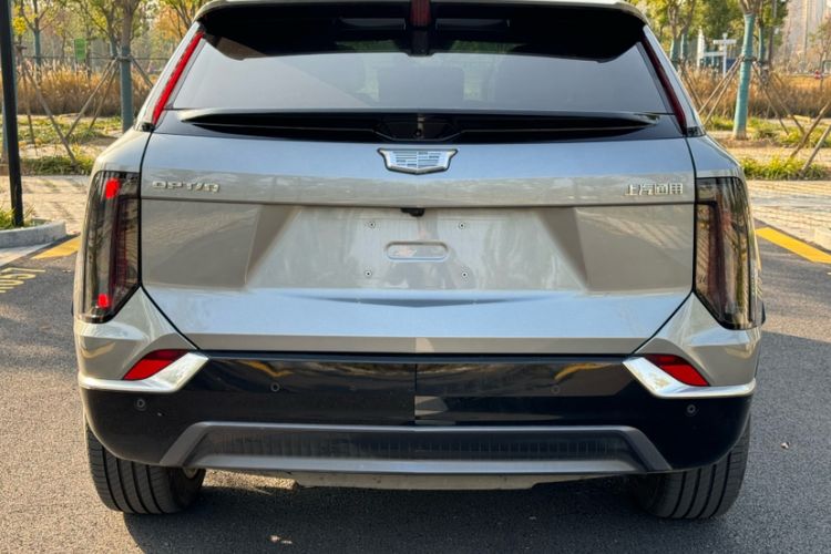 Used Cadillac OPTIQ 2024 Standard Range Version Exterior 3
