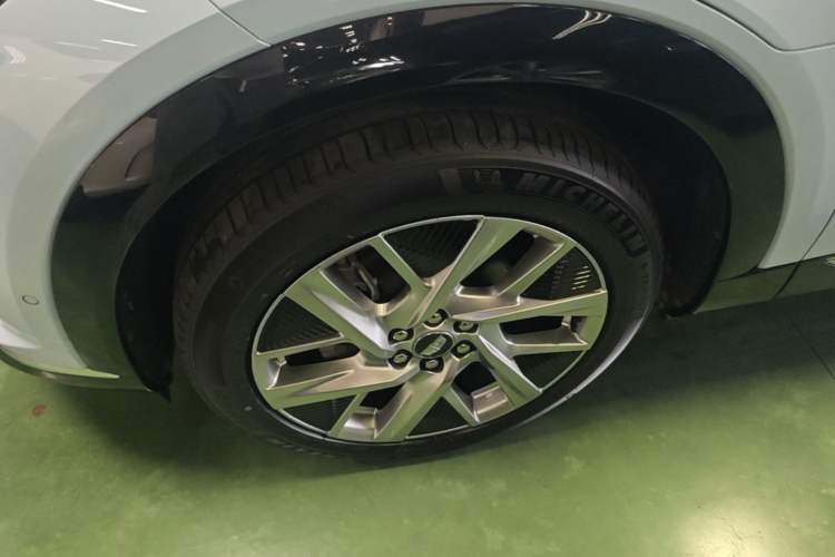 Used Cadillac OPTIQ 2024 Standard Range Version Exterior 4