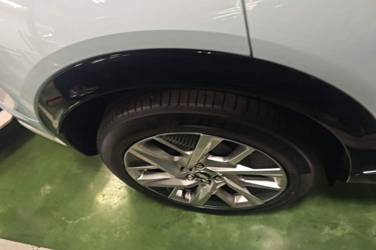 Used Cadillac OPTIQ 2024 Standard Range Version Exterior 5