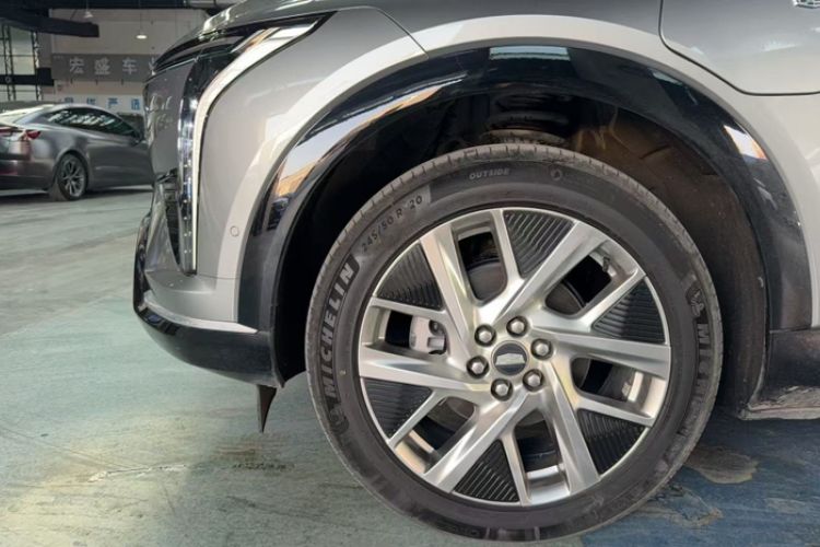 Used Cadillac OPTIQ 2024 Standard Range Version Exterior 6