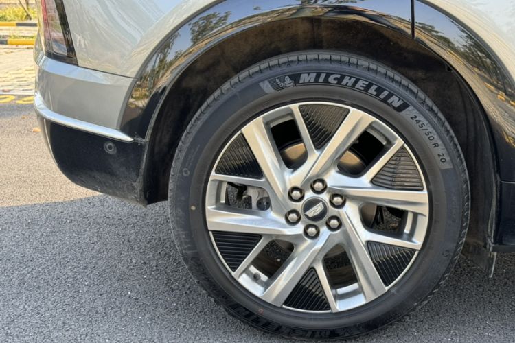 Used Cadillac OPTIQ 2024 Standard Range Version Exterior 7