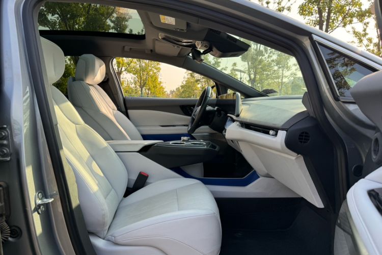 Used Cadillac OPTIQ 2024 Standard Range Version Interior 2