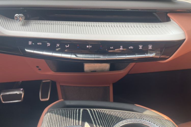 Used Cadillac OPTIQ 2024 Four-Wheel Drive Long-Range Version Interior 5