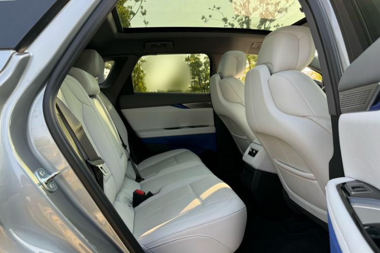 Used Cadillac OPTIQ 2024 Standard Range Version Interior 5