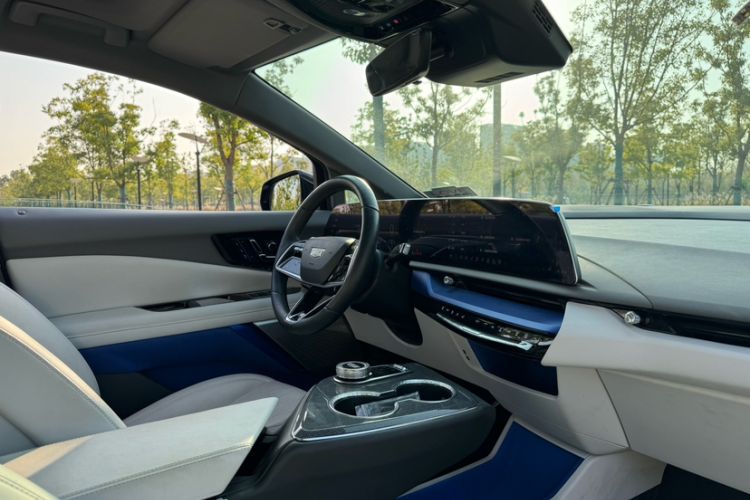 Used Cadillac OPTIQ 2024 Standard Range Version Interior 7