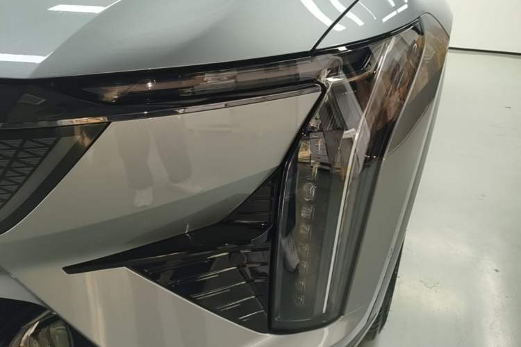 Used Cadillac OPTIQ 2024 Four-Wheel Drive Long-Range Version Left Front Headlight