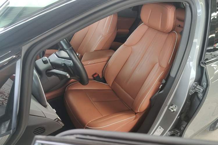 Used Cadillac OPTIQ 2024 Four-Wheel Drive Long-Range Version Left Front Seat