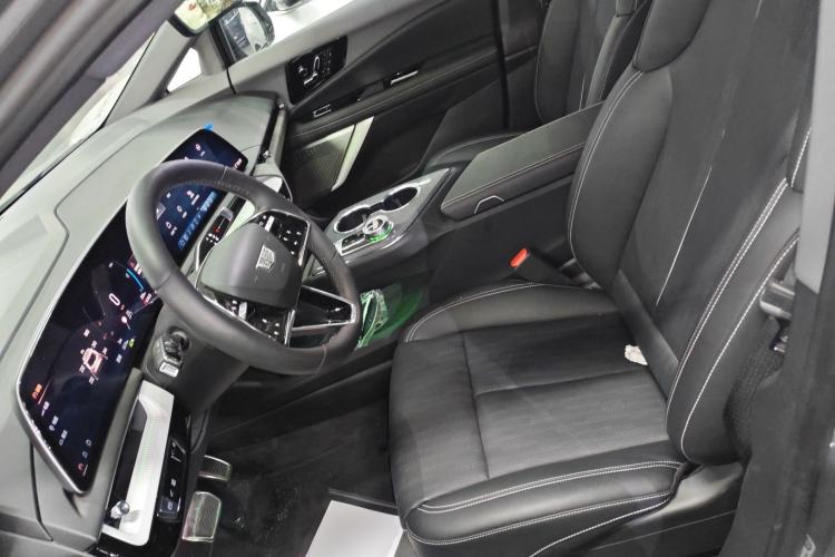 Used Cadillac OPTIQ 2024 Standard Range Version Left Front Seat