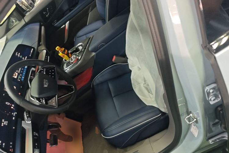 Used Cadillac OPTIQ 2024 Standard Range Version Left Front Seat