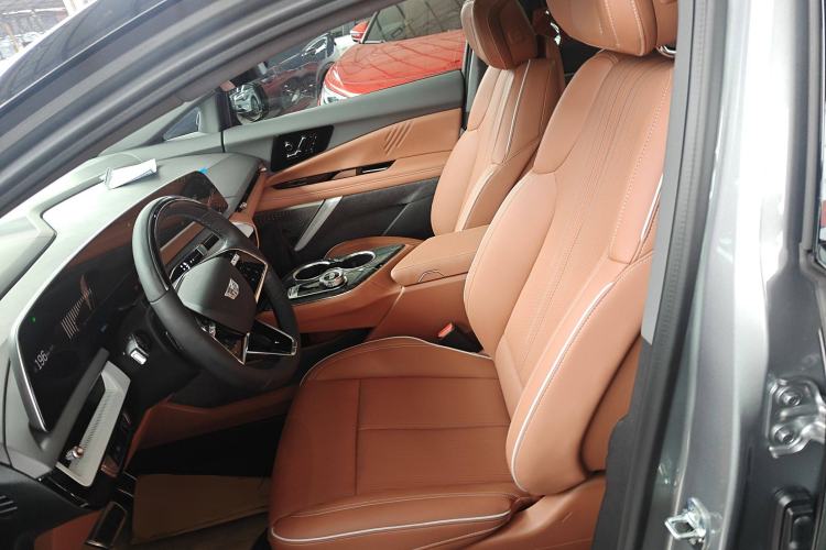Used Cadillac OPTIQ 2024 Four-Wheel Drive Long-Range Version Left Front Seat