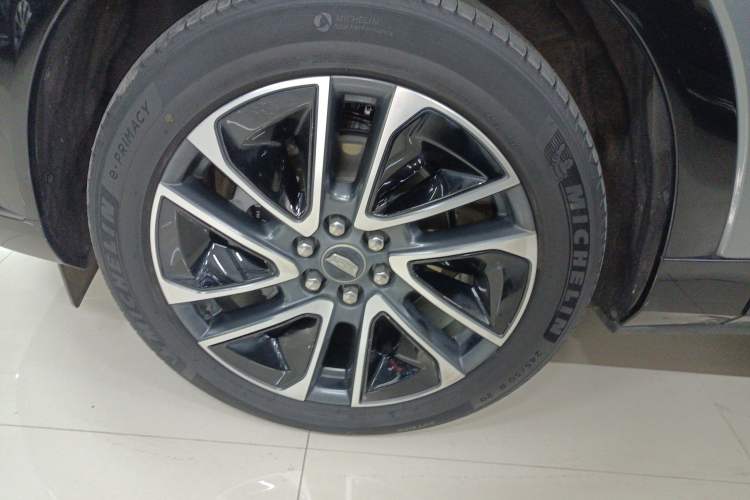 Used Cadillac OPTIQ 2024 Four-Wheel Drive Long-Range Version Left Front Wheel Hub