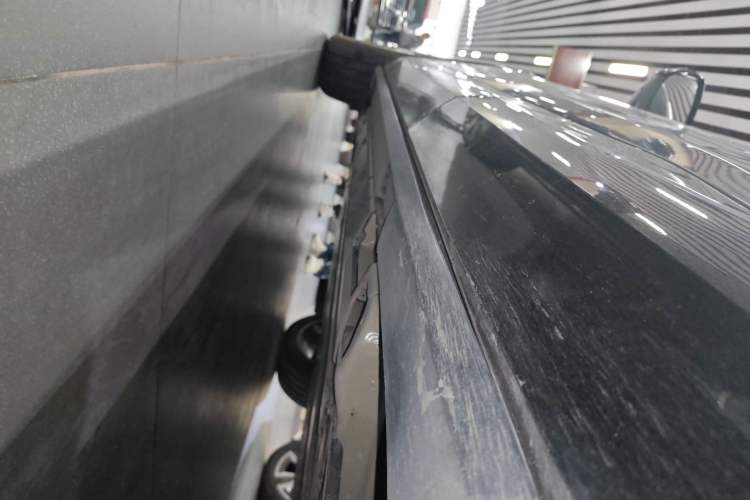 Used Cadillac OPTIQ 2024 Standard Range Version Left Side Sill