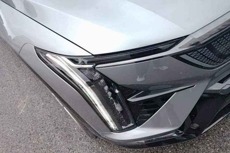 Used Cadillac OPTIQ 2024 Four-Wheel Drive Long-Range Version Right Front Headlight