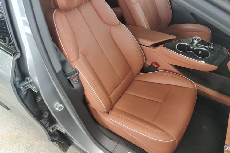 Used Cadillac OPTIQ 2024 Four-Wheel Drive Long-Range Version Right Front Seat