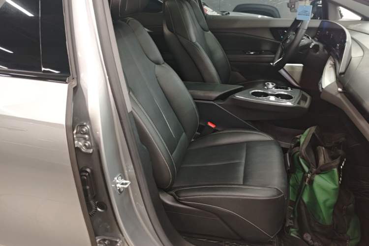 Used Cadillac OPTIQ 2024 Four-Wheel Drive Long-Range Version Right Front Seat