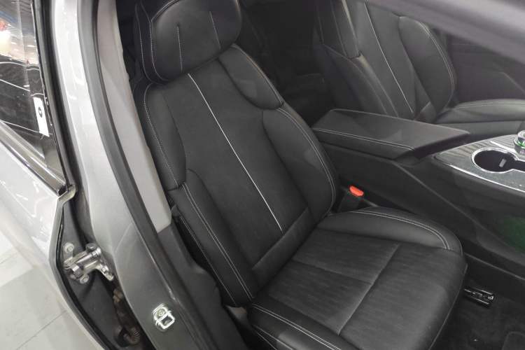 Used Cadillac OPTIQ 2024 Standard Range Version Right Front Seat