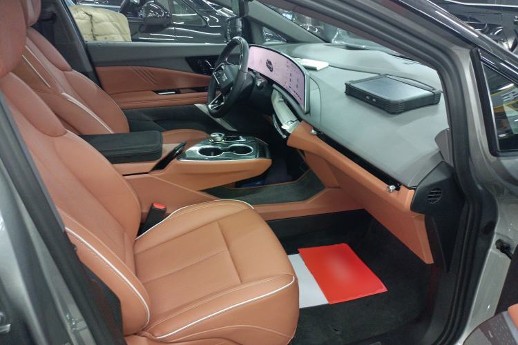 Used Cadillac OPTIQ 2024 Four-Wheel Drive Long-Range Version Right Front Seat