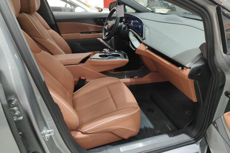Used Cadillac OPTIQ 2024 Four-Wheel Drive Long-Range Version Right Front Seat