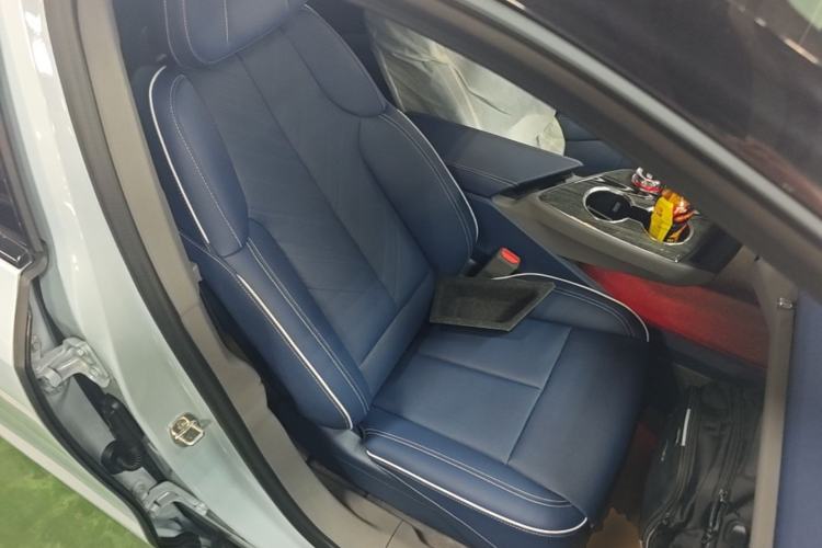 Used Cadillac OPTIQ 2024 Standard Range Version Right Front Seat