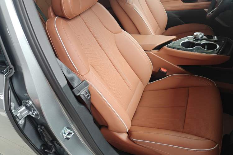 Used Cadillac OPTIQ 2024 Four-Wheel Drive Long-Range Version Right Front Seat