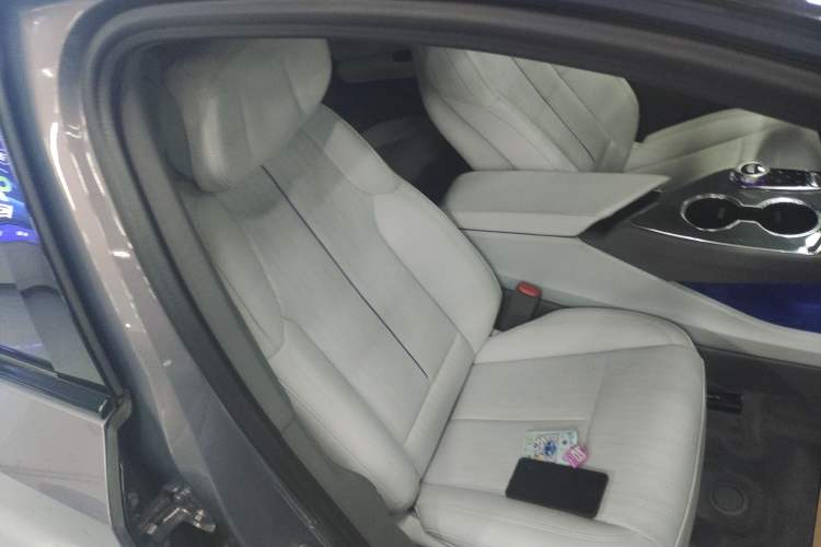 Used Cadillac OPTIQ 2024 Four-Wheel Drive Long-Range Version Right Front Seat