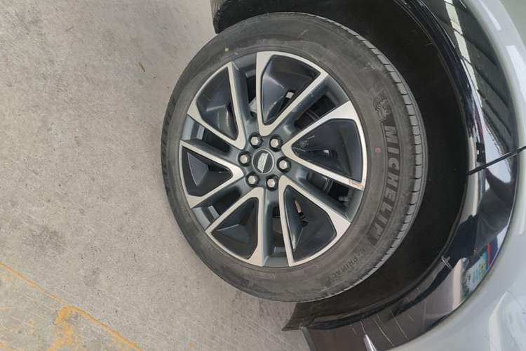 Used Cadillac OPTIQ 2024 Four-Wheel Drive Long-Range Version Right Rear Wheel Hub