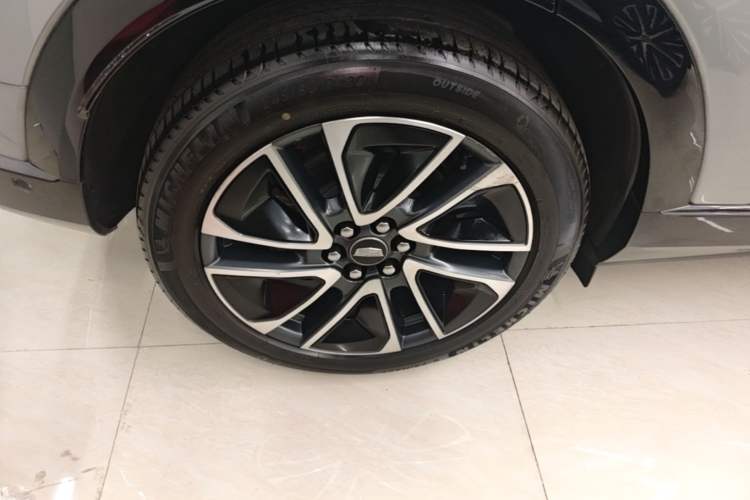 Used Cadillac OPTIQ 2024 Four-Wheel Drive Long-Range Version Right Rear Wheel Hub