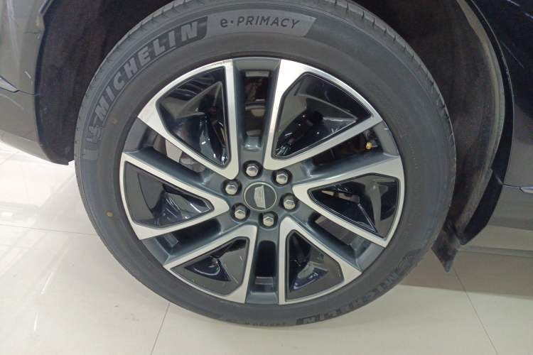 Used Cadillac OPTIQ 2024 Four-Wheel Drive Long-Range Version Right Rear Wheel Hub