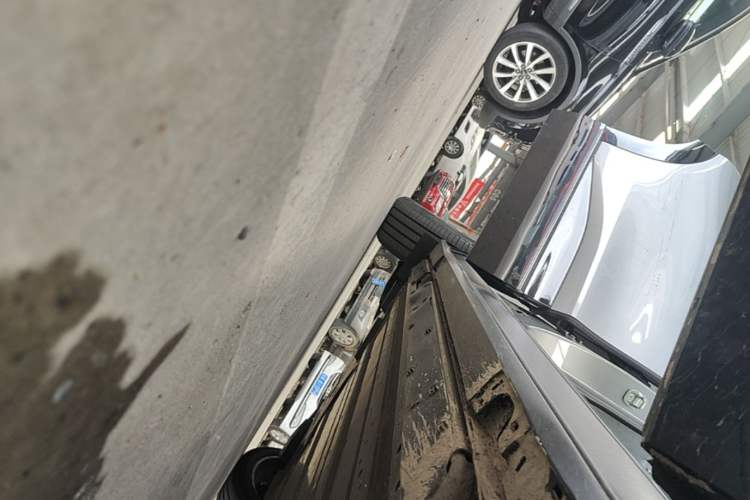 Used Cadillac OPTIQ 2024 Four-Wheel Drive Long-Range Version Right Side Sill