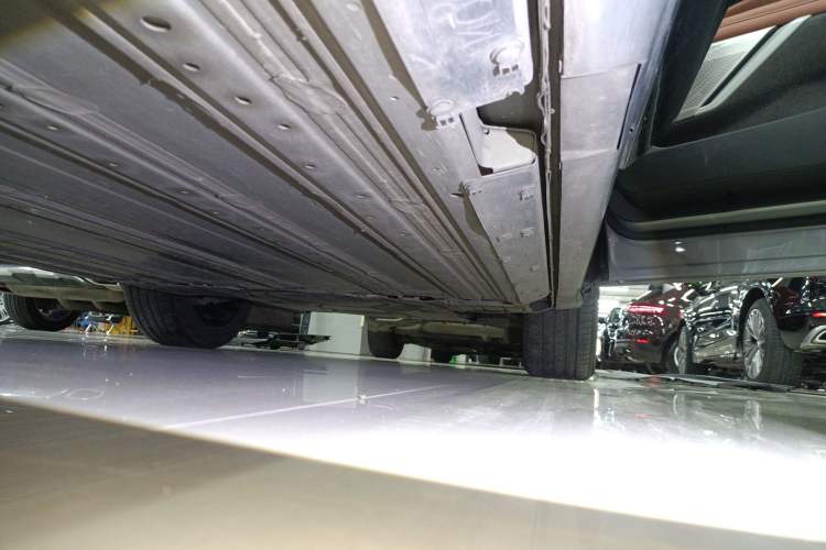 Used Cadillac OPTIQ 2024 Four-Wheel Drive Long-Range Version Right Side Sill