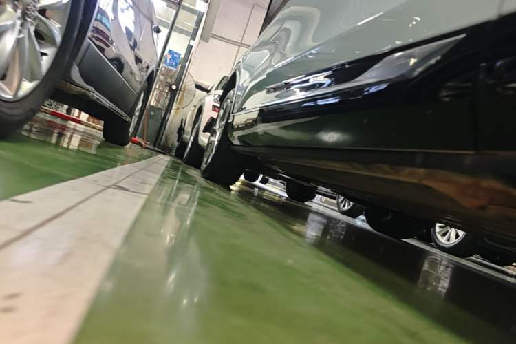Used Cadillac OPTIQ 2024 Standard Range Version Right Side Sill