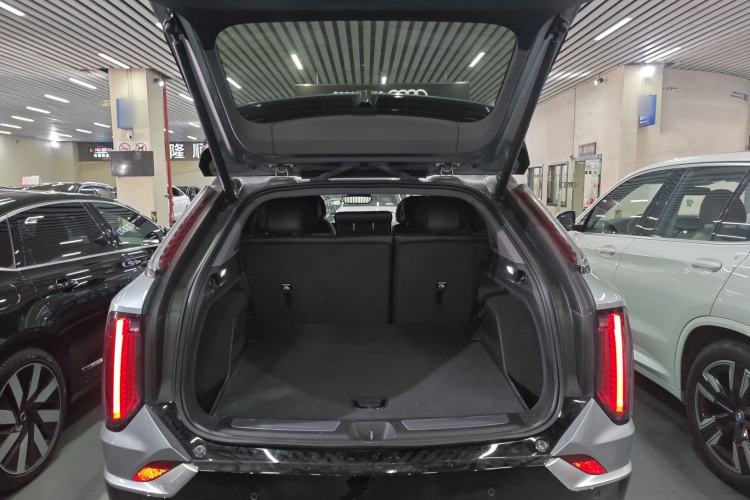 Used Cadillac OPTIQ 2024 Standard Range Version Trunk