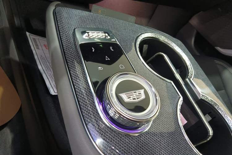 Used Cadillac OPTIQ 2024 Four-Wheel Drive Long-Range Version Gear Lever