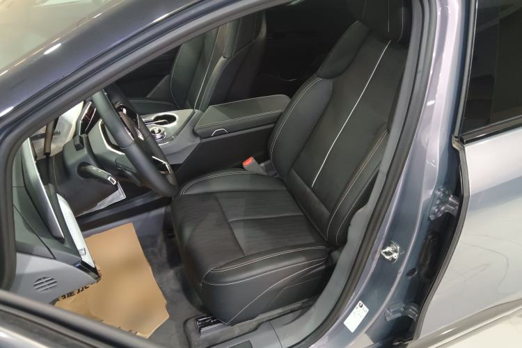 Used Cadillac OPTIQ 2024 Four-Wheel Drive Long-Range Version Left Front Seat