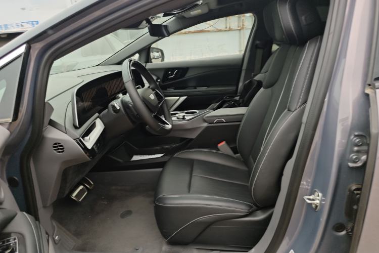 Used Cadillac OPTIQ 2024 Four-Wheel Drive Long-Range Version Left Front Seat