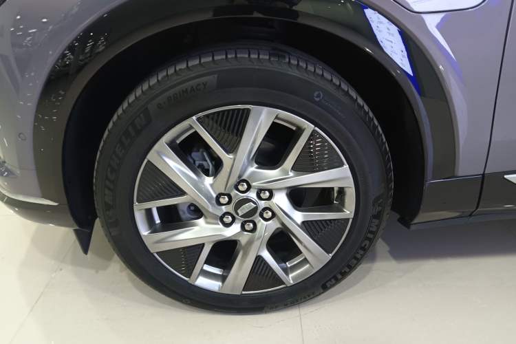 Used Cadillac OPTIQ 2024 Four-Wheel Drive Long-Range Version Left Front Wheel Hub