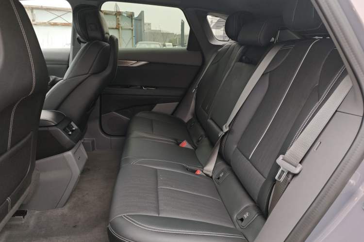 Used Cadillac OPTIQ 2024 Four-Wheel Drive Long-Range Version Left Rear Seat